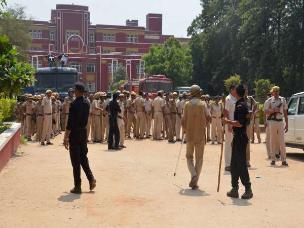 खून से सना हुआ था बैग