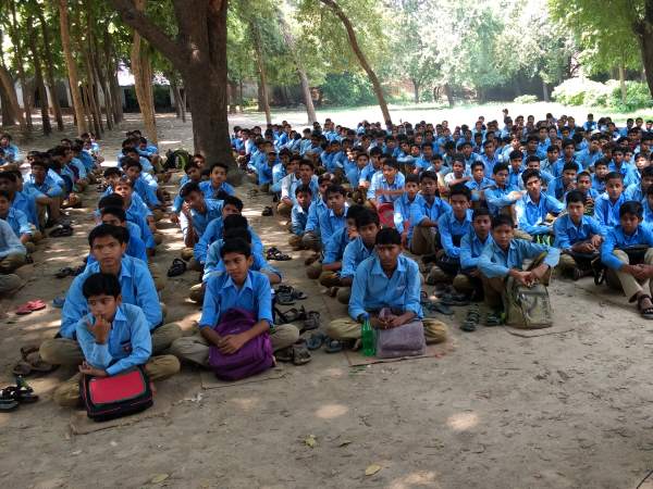 बच्चों के धरने-प्रदर्शन का असर नहीं हुआ