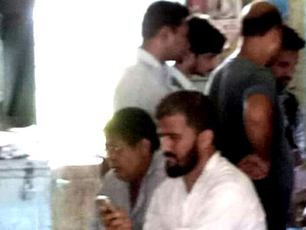 आतंकी के पास मोबाइल फोन