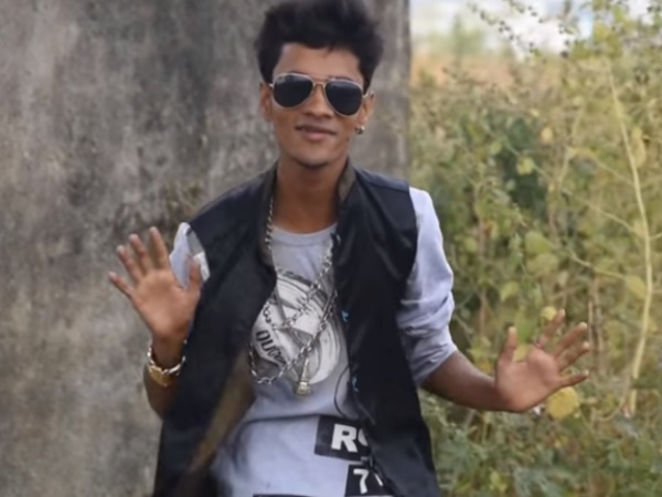 डबल मीनिंग लिरिक्स से भरा पड़ा है गाना