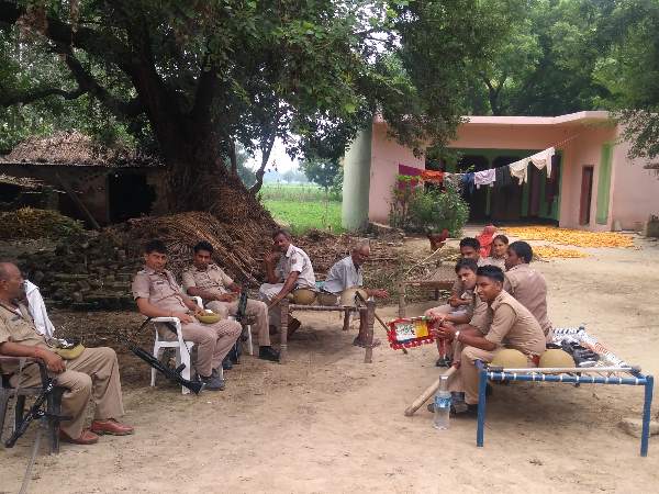 पहले भी हो चुका है बवाल
