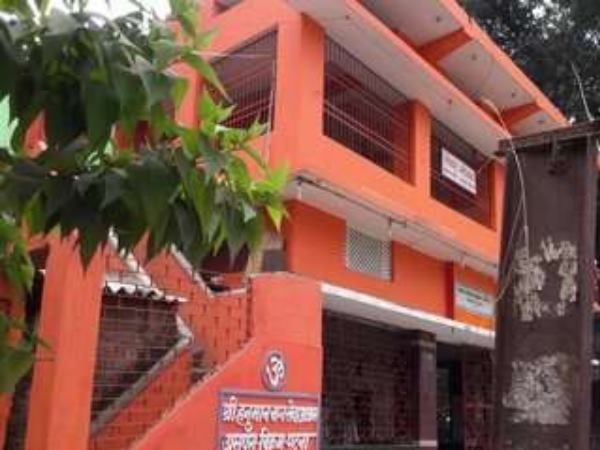 जल्दी बोला हटो वर्ना...