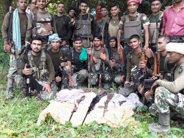 बिहार: पुलिस और अपराधियों के बीच चली 150 राउंड गोलियां, मिला हथियारों का जखीरा बिहार: पुलिस और अपराधियों के बीच चली 150 राउंड गोलियां, मिला हथियारों का जखीरा
