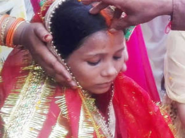 पहले तो पुजारी ने साफ कर दिया इनकार