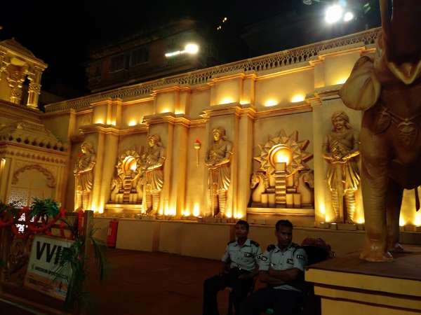 सुरक्षा में तैनात 300 जवान