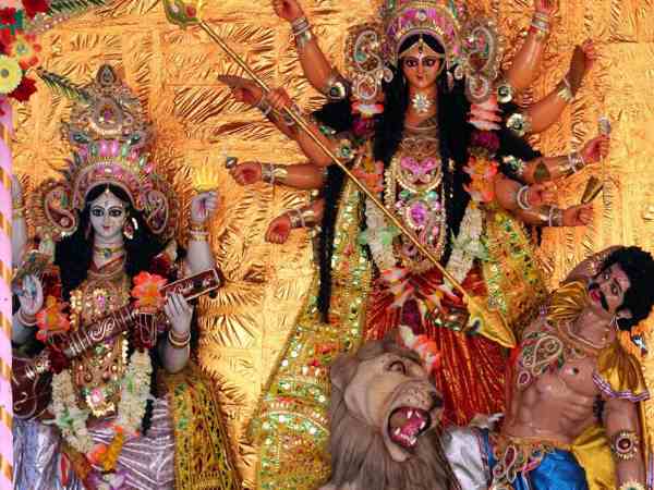 मां दुर्गा की दो मूर्तियां हैं खास