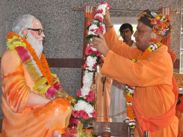 कब से मना रहे हैं योगी ऐसे दशहरा?