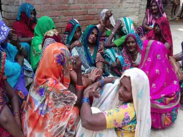 8वीं की छात्रा से रेप करने घर आया पड़ोसी, दादी ने देखा तो जिंदा जलाया 8वीं की छात्रा से रेप करने घर आया पड़ोसी, दादी ने देखा तो जिंदा जलाया