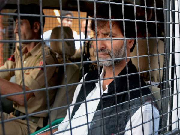 जम्मू और कश्मीर: प्रदर्शन करने जा रहे अलगाववादी नेताओं को हिरासत में लिया जम्मू और कश्मीर: प्रदर्शन करने जा रहे अलगाववादी नेताओं को हिरासत में लिया