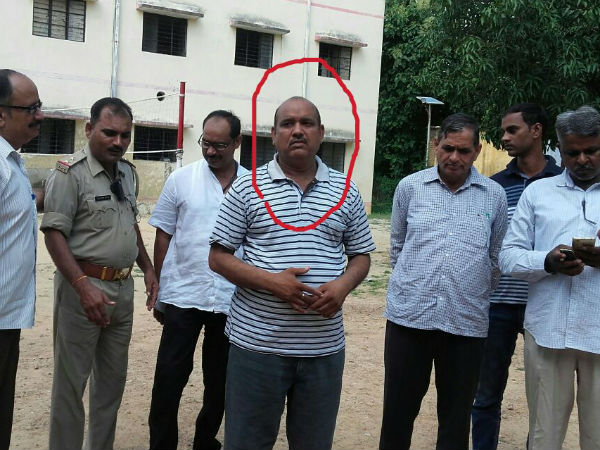 10 हजार रुपये रिश्वत लेते सीएचसी का एकाउंटेंट रंगे हाथ गिरफ्तार 10 हजार रुपये रिश्वत लेते सीएचसी का एकाउंटेंट रंगे हाथ गिरफ्तार