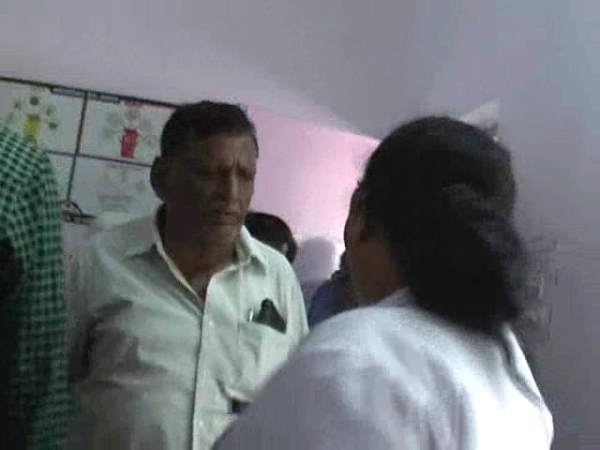 निरीक्षण के बहाने भाजपाइयों ने किया अस्पताल में छेड़छाड़! निरीक्षण के बहाने भाजपाइयों ने किया अस्पताल में छेड़छाड़!