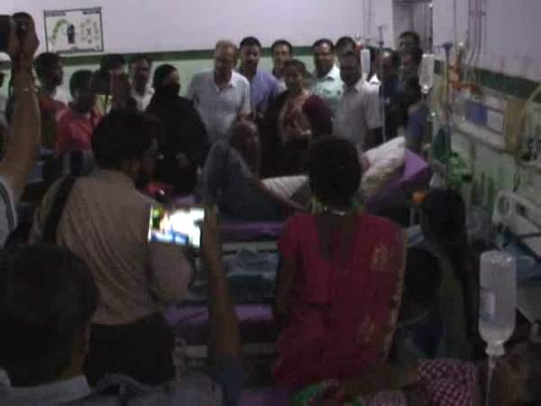 निरीक्षण के बहाने भाजपाइयों ने किया अस्पताल में छेड़छाड़! निरीक्षण के बहाने भाजपाइयों ने किया अस्पताल में छेड़छाड़!