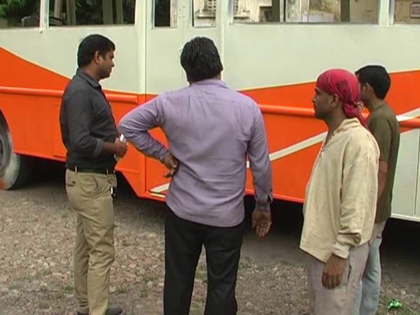 UP Roadways Buses get new color- BJP Saffron UP Roadways Buses get new color- BJP Saffron