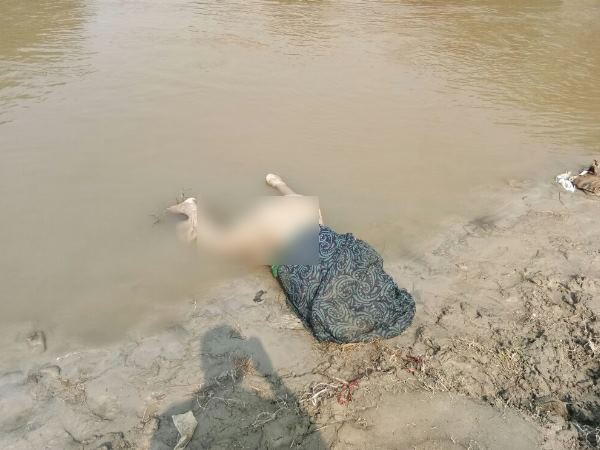 Woman dead body found in river, Police humiliate Woman dead body found in river, Police humiliate