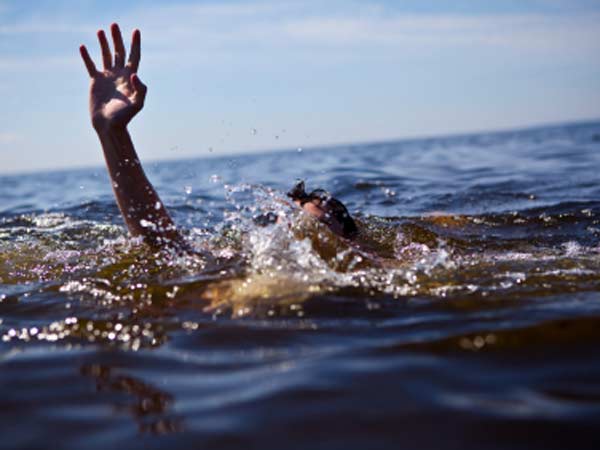 Eight people dead in Bhagalpur after the boat they were travelling in capsized in Kosi river in Bihar. Seven people rescued. Eight people dead in Bhagalpur after the boat they were travelling in capsized in Kosi river in Bihar. Seven people rescued.