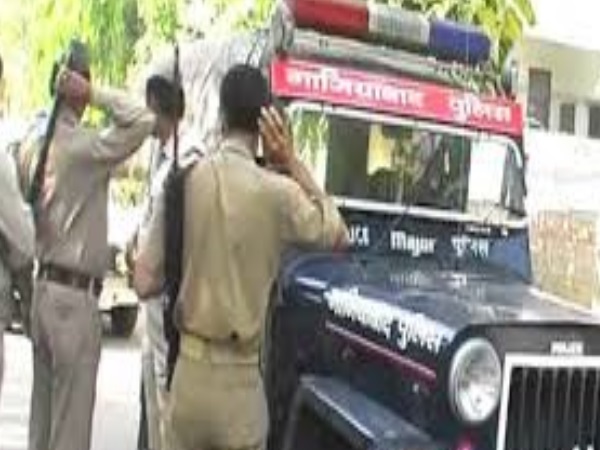 गाजियाबाद: मुठभेड़ में दो बदमाश ढेर, 2 गिरफ्तार, दरोगा को लगी गोली गाजियाबाद: मुठभेड़ में दो बदमाश ढेर, 2 गिरफ्तार, दरोगा को लगी गोली