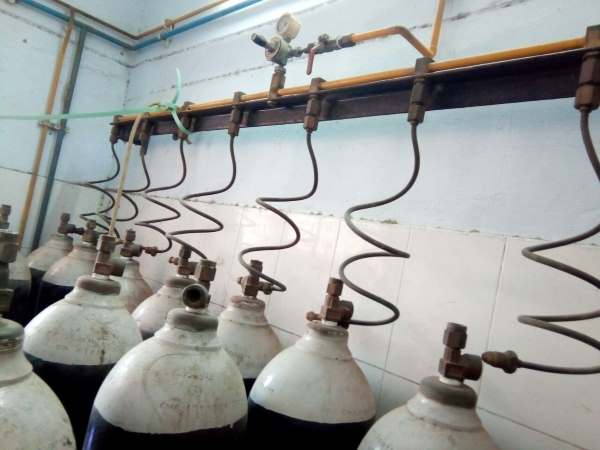 हरदोई: अस्पताल में ऑक्सीजन सप्लाई ठप, हादसे से नहीं लिया सबक हरदोई: अस्पताल में ऑक्सीजन सप्लाई ठप, हादसे से नहीं लिया सबक