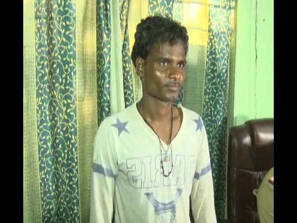 पत्नी को वापस पाने के लिए बेटे ने मां को चाकू से गोदकर मार डाला पत्नी को वापस पाने के लिए बेटे ने मां को चाकू से गोदकर मार डाला