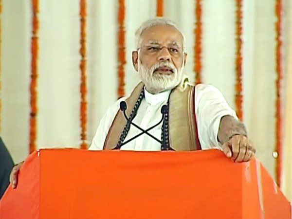 बनारस में PM मोदी: नवरात्रि में ही गरीबों को देंगे दीवाली की सौगात बनारस में PM मोदी: नवरात्रि में ही गरीबों को देंगे दीवाली की सौगात