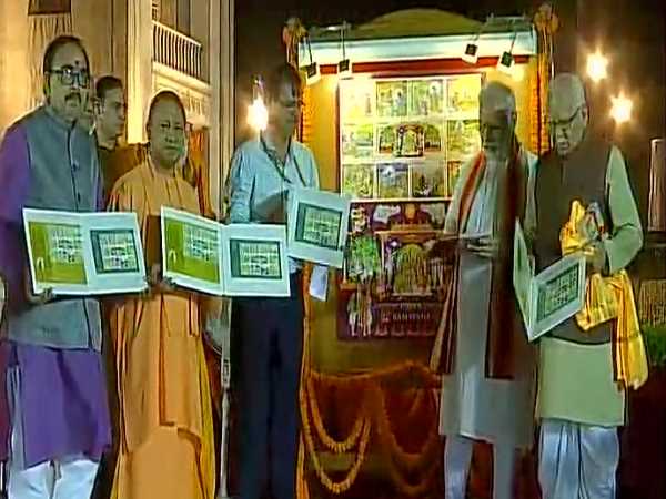 वाराणसी LIVE: तुलसी मानस मंदिर में पीएम मोदी, रामायण पर जारी किया डाक टिकट वाराणसी LIVE: तुलसी मानस मंदिर में पीएम मोदी, रामायण पर जारी किया डाक टिकट