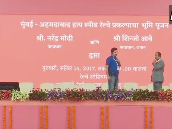 Bullet Train LIVE: कुछ ही देर में मोदी और शिंजो आबे करेंगे शिलान्यास Bullet Train LIVE: कुछ ही देर में मोदी और शिंजो आबे करेंगे शिलान्यास