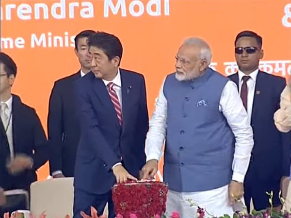 Bullet Train LIVE:अगर हम साथ मिलकर काम करते हैं, तो कुछ भी असंभव नहीं है-शिंजो Bullet Train LIVE:अगर हम साथ मिलकर काम करते हैं, तो कुछ भी असंभव नहीं है-शिंजो