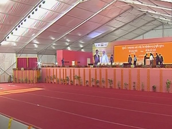 Bullet Train LIVE: कुछ ही देर में मोदी और शिंजो आबे करेंगे शिलान्यास Bullet Train LIVE: कुछ ही देर में मोदी और शिंजो आबे करेंगे शिलान्यास