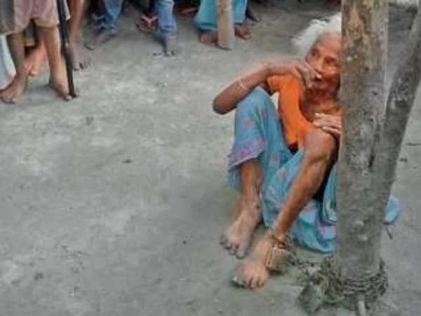 Son with wife beat Mother and arrest badly Son with wife beat Mother and arrest badly
