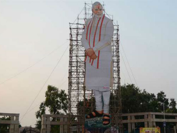 मोदी के बर्थडे पर लगा 110 फीट का कटआउट,बंटेंगे 1500 Kg लड्डू मोदी के बर्थडे पर लगा 110 फीट का कटआउट,बंटेंगे 1500 Kg लड्डू