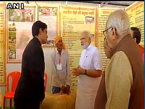 Modi in Varanasi LIVE: पशुधन आरोग्य मेले का पीएम ने किया उद्घाटन Modi in Varanasi LIVE: पशुधन आरोग्य मेले का पीएम ने किया उद्घाटन