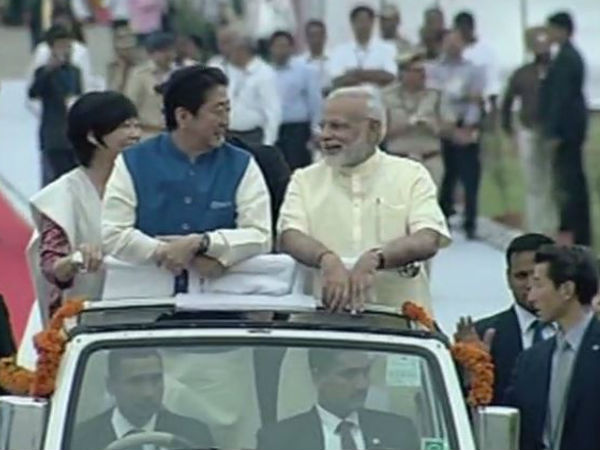 Live: साबरमती आश्रम के बाद सीदी सैयद मस्जिद पहुंचे पीएम मोदी और शिंजो आबे Live: साबरमती आश्रम के बाद सीदी सैयद मस्जिद पहुंचे पीएम मोदी और शिंजो आबे