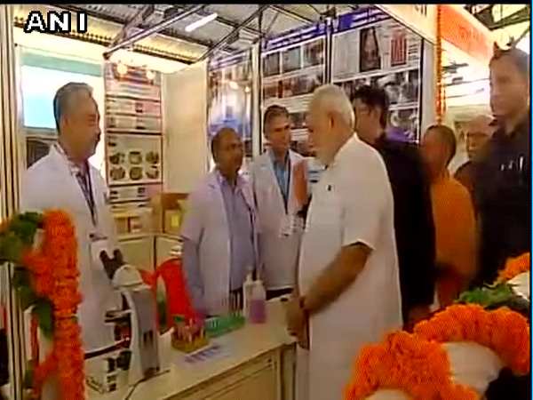 Modi in Varanasi LIVE: पशुधन आरोग्य मेले का पीएम ने किया उद्घाटन Modi in Varanasi LIVE: पशुधन आरोग्य मेले का पीएम ने किया उद्घाटन