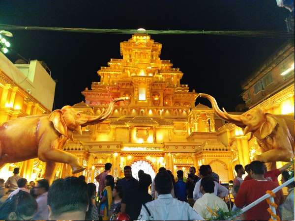 Durga Puja 2017: kolkata puja pandal like bahubali set Durga Puja 2017: kolkata puja pandal like bahubali set