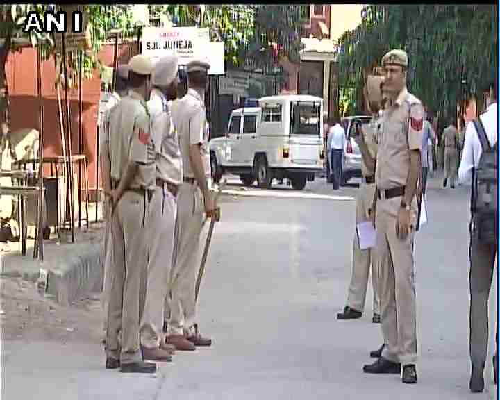 Ram Rahim LIVE: मर्डर केस में आज सुनवाई करेगी पंचूकला की CBI अदालत Ram Rahim LIVE: मर्डर केस में आज सुनवाई करेगी पंचूकला की CBI अदालत