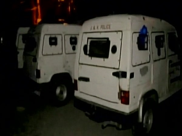 कुलगाम में सुरक्षा बलों के साथ मुठभेड़ में दो हिजबुल आतंकी ढेर, एक गिरफ्तार कुलगाम में सुरक्षा बलों के साथ मुठभेड़ में दो हिजबुल आतंकी ढेर, एक गिरफ्तार