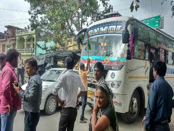 Tiranga been caused to Stop Bus and Driver to answer Tiranga been caused to Stop Bus and Driver to answer