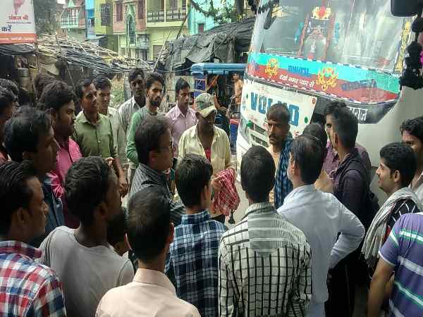 Tiranga been caused to Stop Bus and Driver to answer Tiranga been caused to Stop Bus and Driver to answer