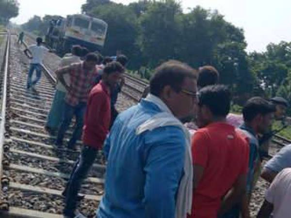 फिर टला बड़ा रेल हादसा, बिना इंजन दौड़ी शिवगंगा एक्सप्रेस फिर टला बड़ा रेल हादसा, बिना इंजन दौड़ी शिवगंगा एक्सप्रेस