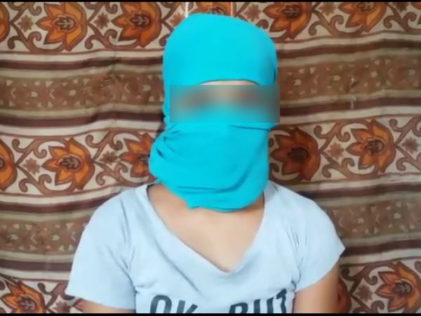 VIDEO: प्रिंसिपल के बेटे ने की 5th क्लास की बच्ची से की गंदी हरकत VIDEO: प्रिंसिपल के बेटे ने की 5th क्लास की बच्ची से की गंदी हरकत