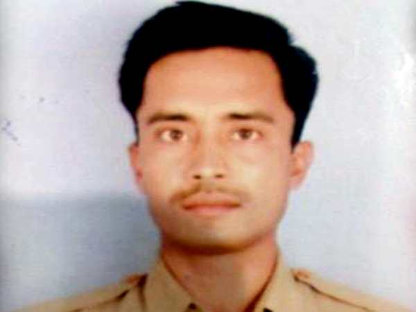 आधी रात में पाकिस्तान ने किया सीजफायर उल्लघंन, बलिया का जवान शहीद आधी रात में पाकिस्तान ने किया सीजफायर उल्लघंन, बलिया का जवान शहीद