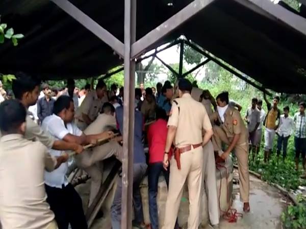 https://hindi.oneindia.com/news/uttar-pradesh/pm-narendra-modi-varanasi-visit-pictures-of-second-day-424537.html https://hindi.oneindia.com/news/uttar-pradesh/pm-narendra-modi-varanasi-visit-pictures-of-second-day-424537.html