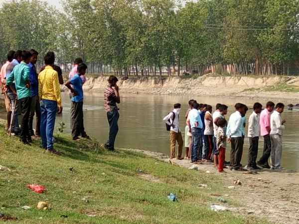 Woman dead body found in river, Police humiliate Woman dead body found in river, Police humiliate