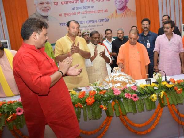CM Yogi in Kashi celebrated birthday of PM Narendra Modi CM Yogi in Kashi celebrated birthday of PM Narendra Modi