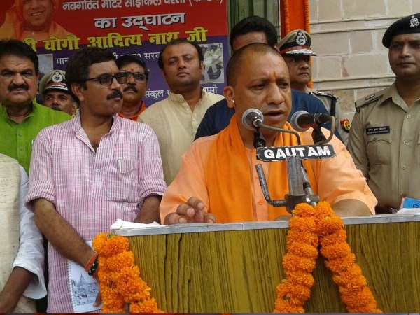 CM Yogi in Kashi celebrated birthday of PM Narendra Modi CM Yogi in Kashi celebrated birthday of PM Narendra Modi