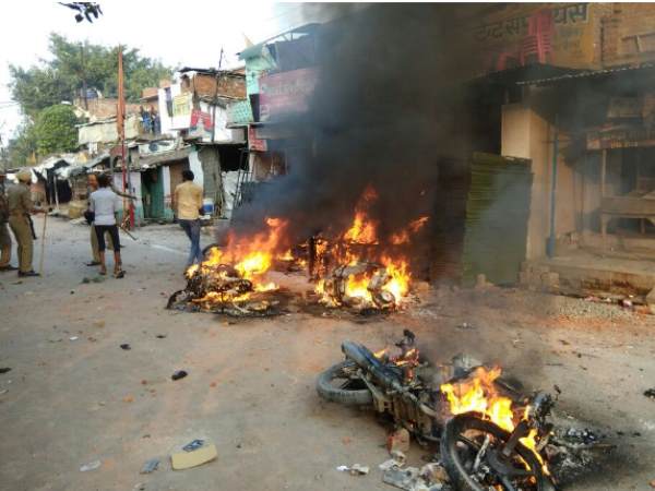Muharram Violence बिहार में मुहर्रम हिंसा के पीछे कौन? सियासी साज़िश या सामाजिक बदलाव की चिंगारी? 7 कानपुर में मुहर्रम जुलूस को रोकने पर हुआ बवाल, आगजनी | Kanpur News: Communal Clash In Kanpur On Muharram - Hindi Oneindia