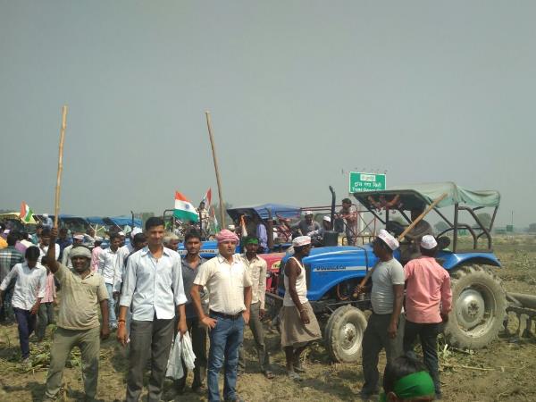 गुलाबी गैंग भी गया है अड़