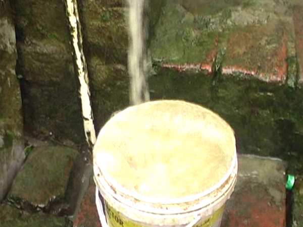 बालू युक्त गंदे पानी की सप्लाई
