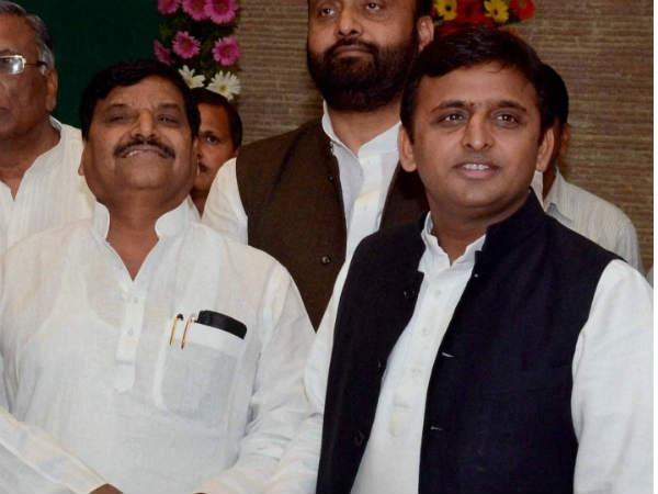 शिवपाल के किया अखिलेश को फोन