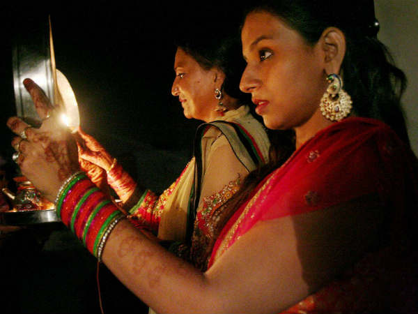 Karva Chauth 2017: जानिए इस व्रत में क्या करें और क्या ना करें...