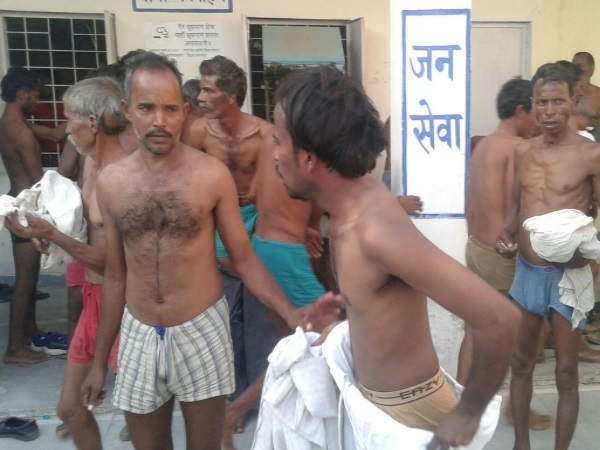 पुलिस थाने में उन्होंने मेरे कपड़े उतरवाये